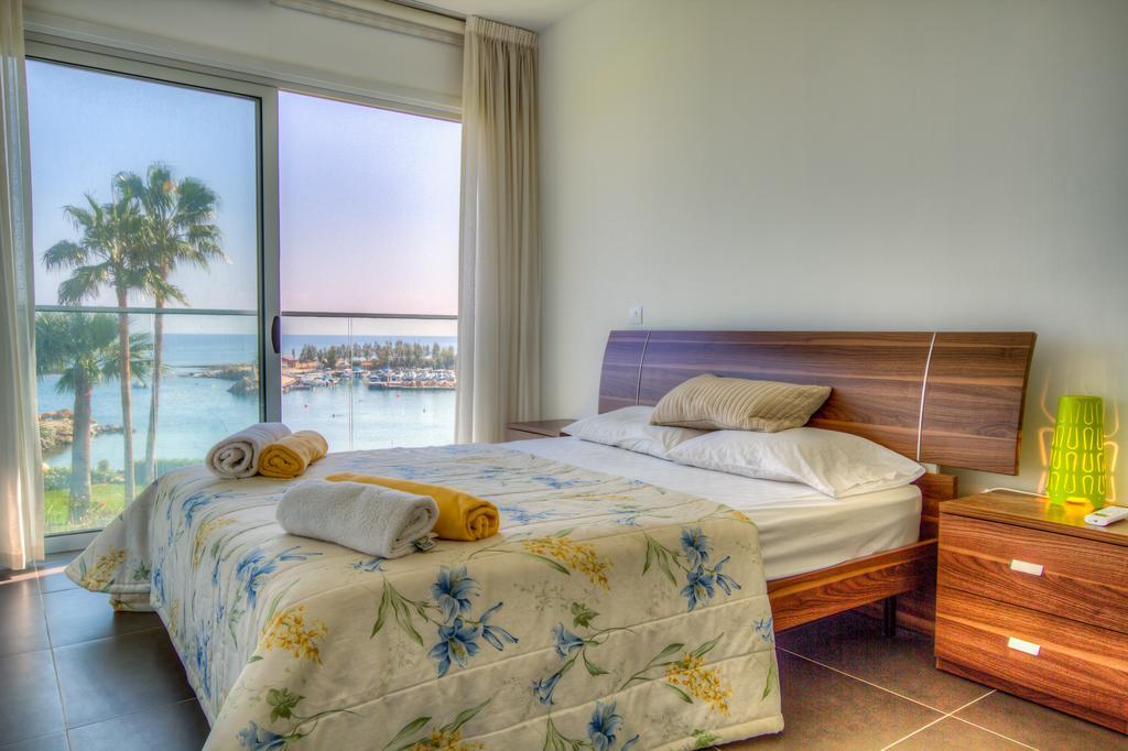 Beachfront Trident Protaras Quarto foto